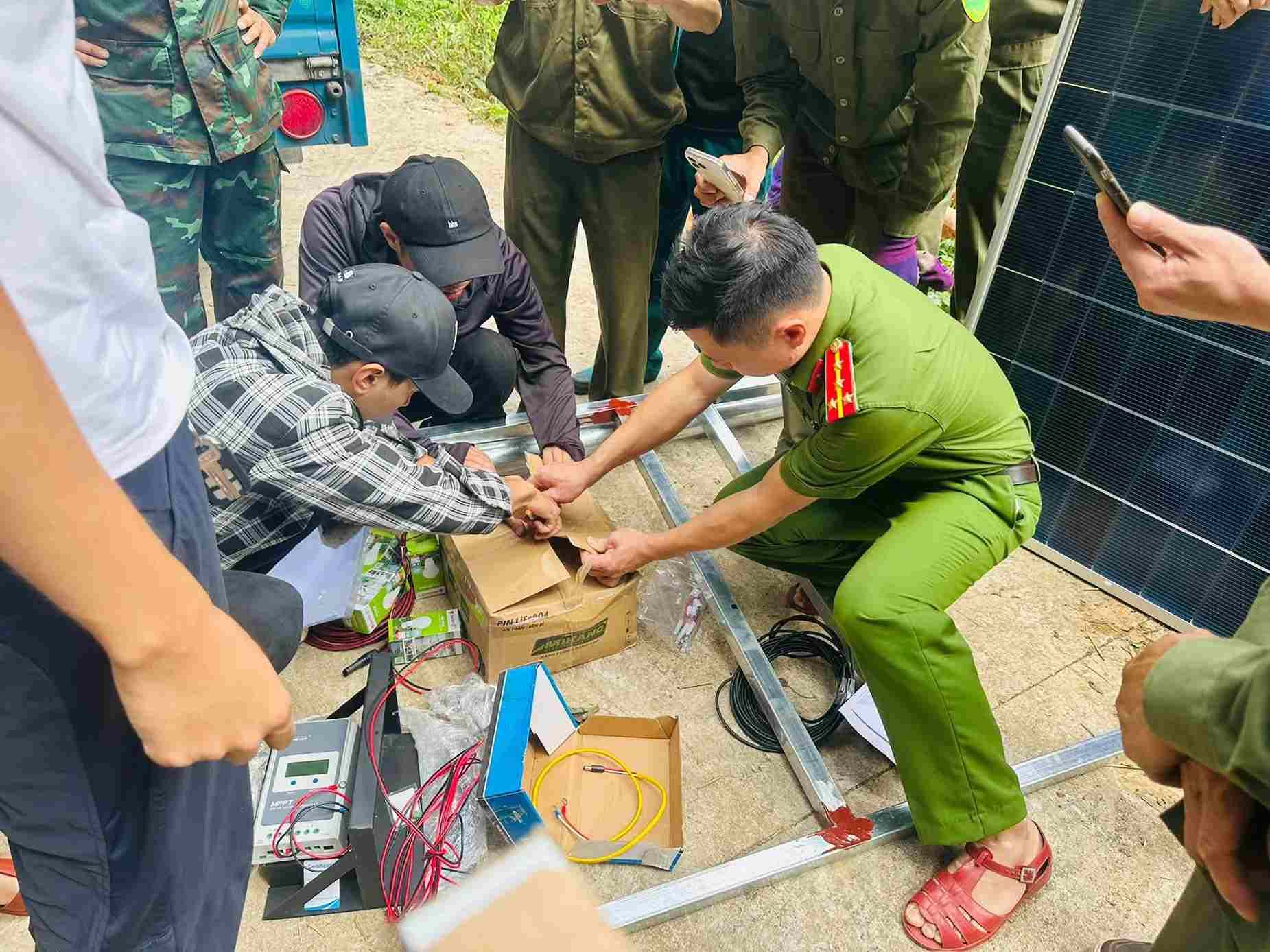 Từ pin mặt trời đến tuần tra biên giới: năng lượng sạch đổi đời vùng sâu vùng xa