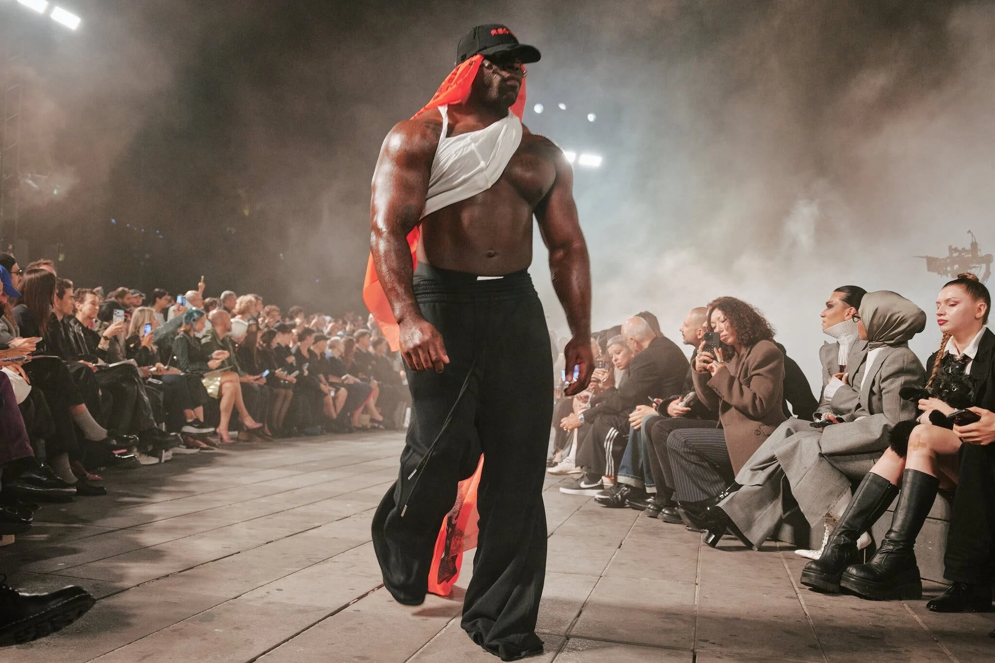 Matières Fécales mở màn Paris Fashion Week bằng tuyên ngôn 99%