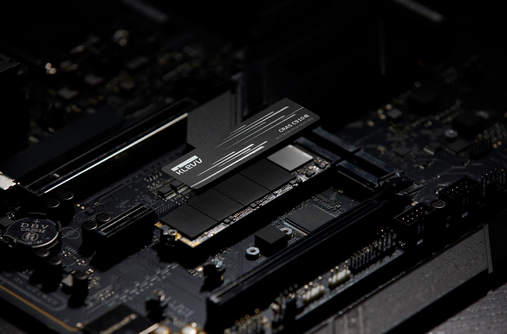 Bộ ba SSD PCIe Gen4 KLEVV CRAS C930, C925G, C910G cho game thủ và PC enthusiast