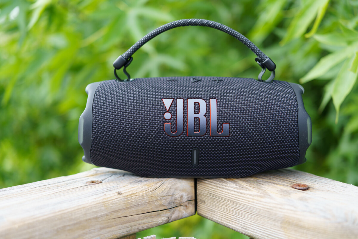Loa Bluetooth di động nào đáng mua: Tribit StormBox Max hay Marshall Bromley?