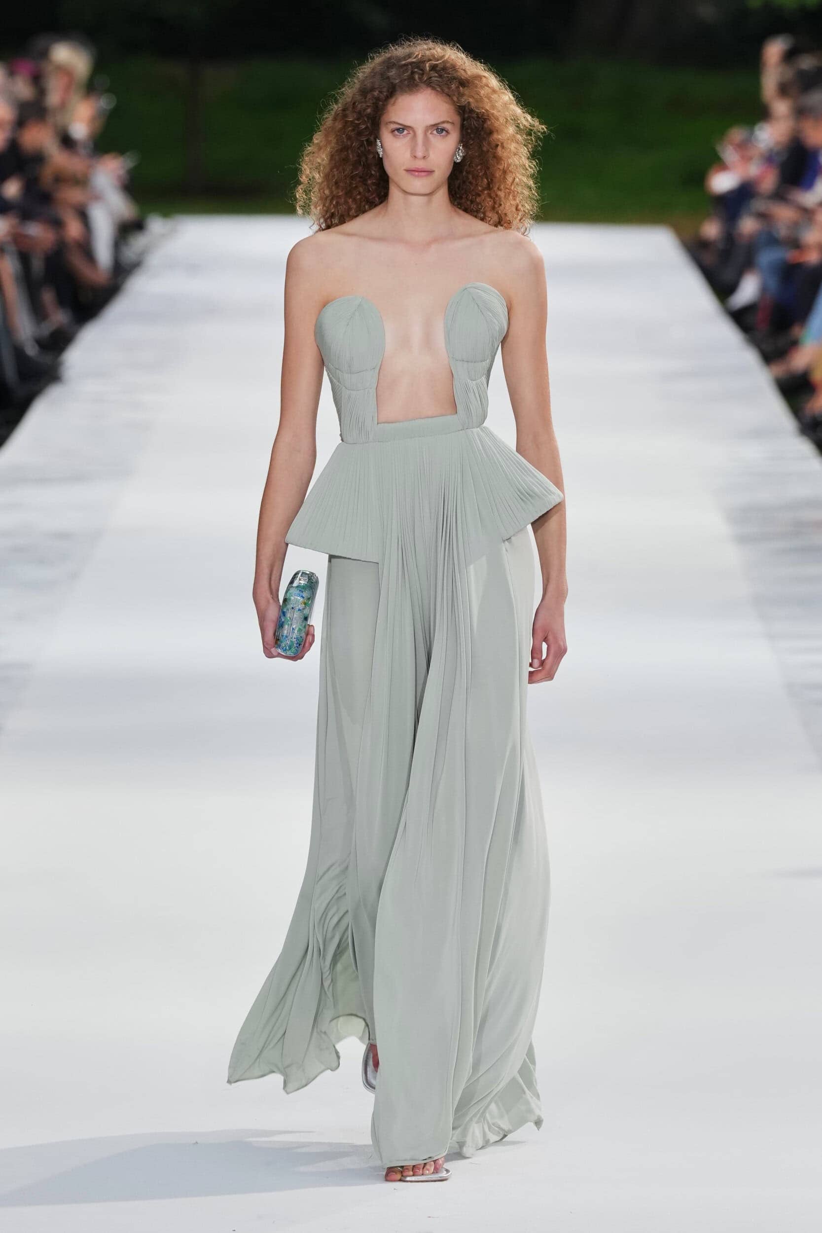 Stella McCartney, Rick Owens Và Jil Sander: Những Điểm Nhấn Từ Sàn Diễn Xuân