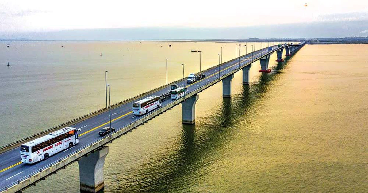 Cầu vượt biển dài nhất Việt Nam và hành trình lắp ghép 88 khoang bê tông