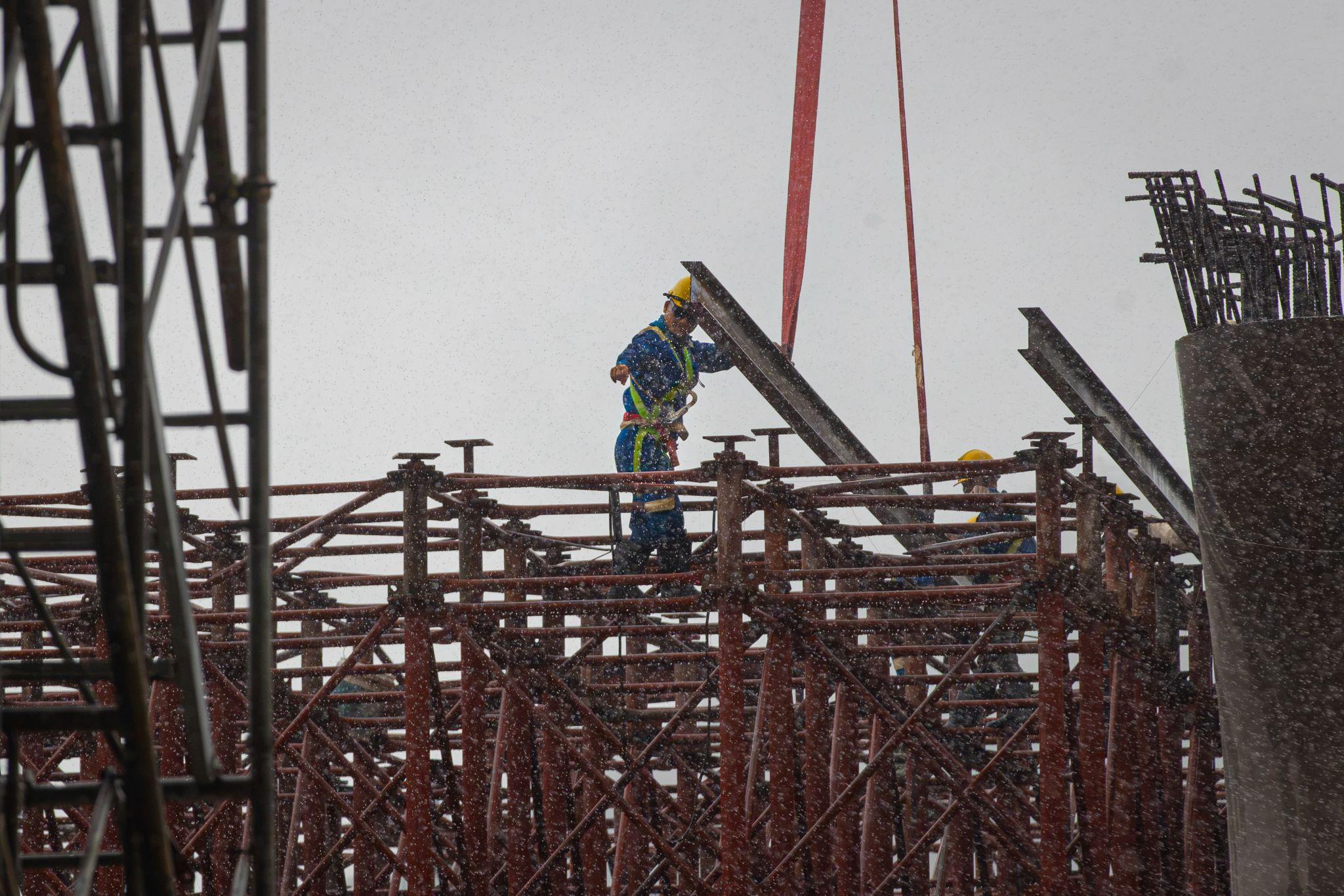 7.600 công nhân chạy đua xuyên đêm tại sân bay Phú Quốc