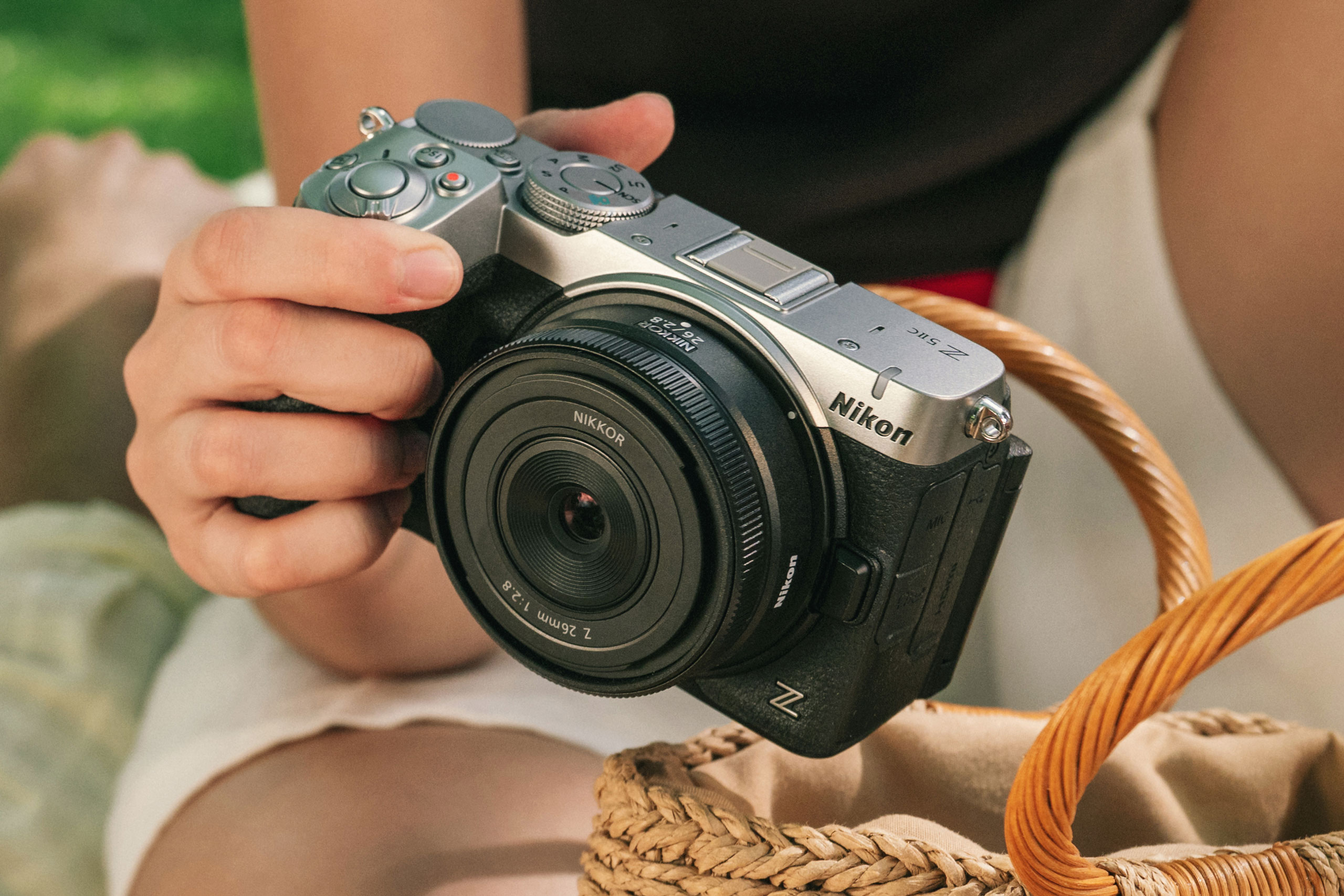 Nikon Z5IIc: Loại bỏ viewfinder và cái giá phải trả cho sự thỏa hiệp