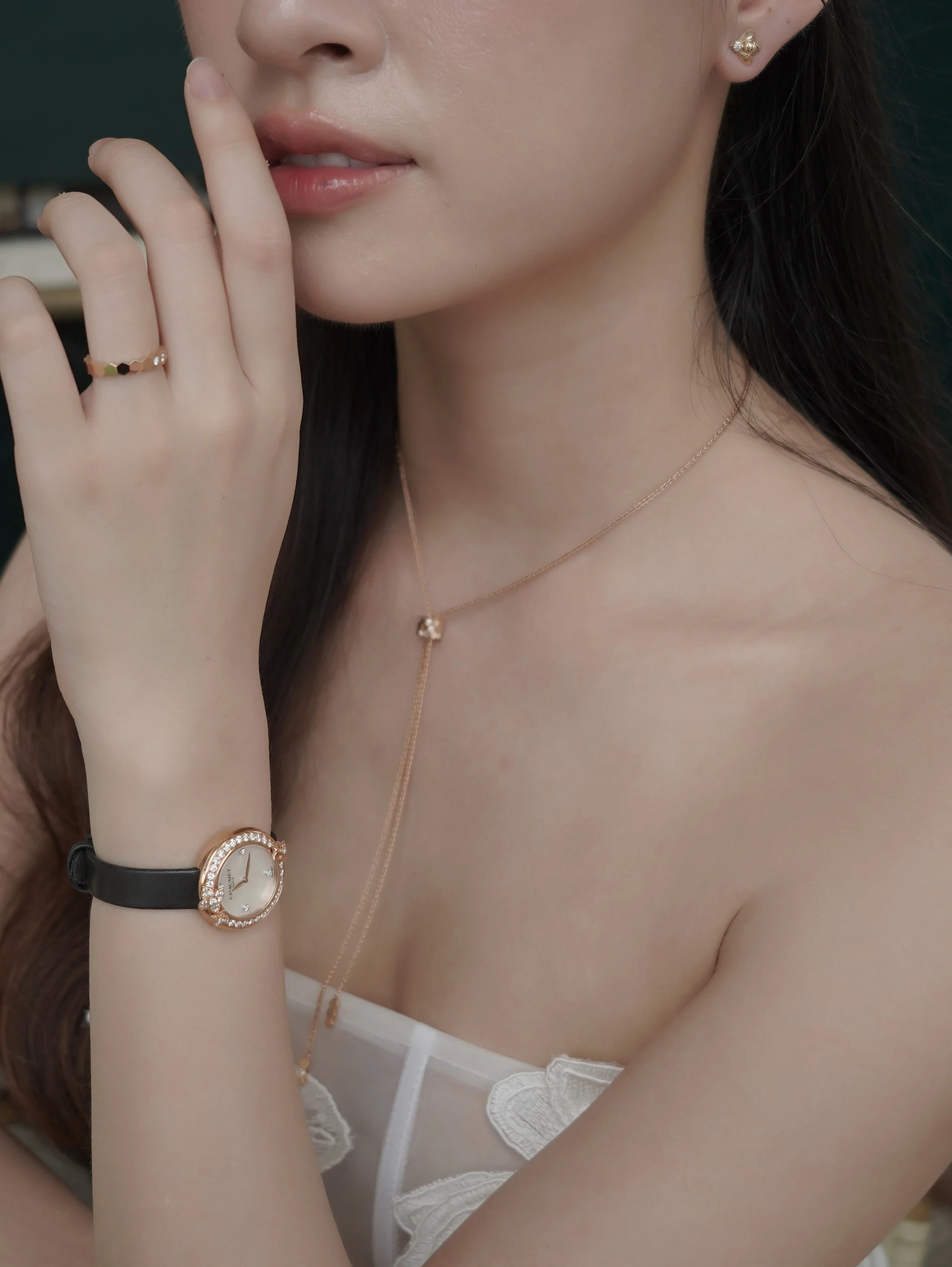 Cách Phối Trang Sức Thanh Nhã Như Song Hye Kyo