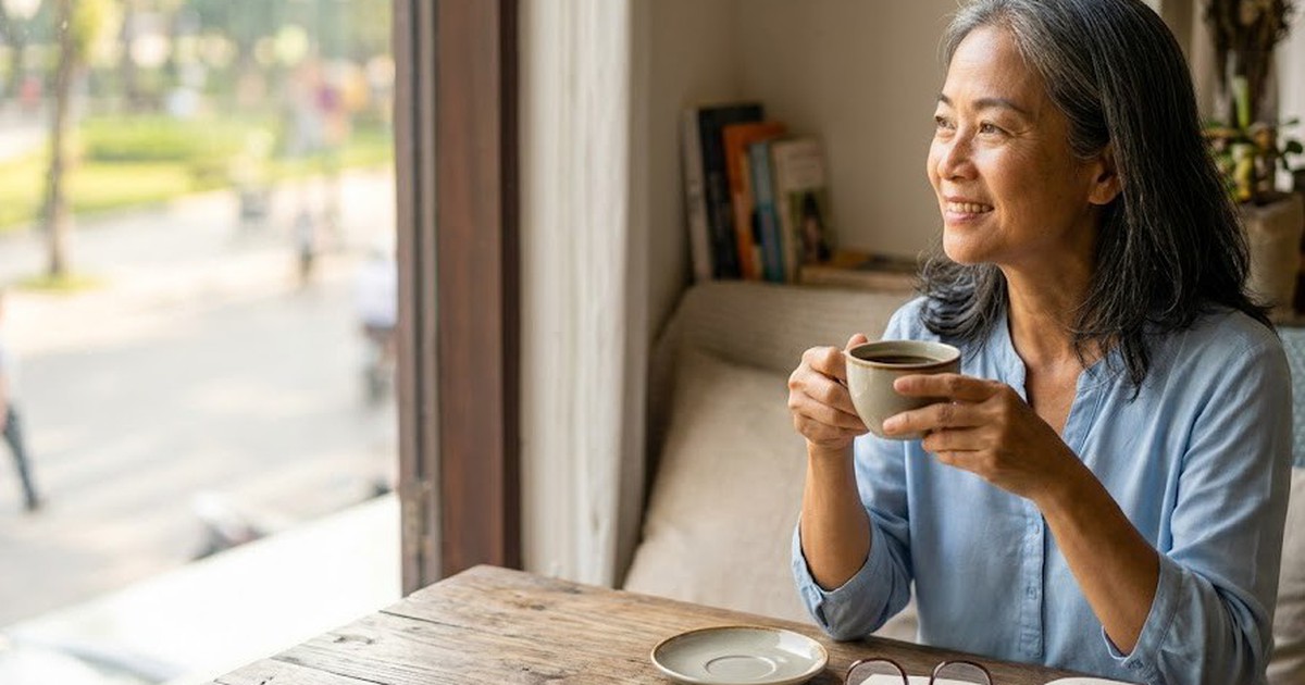 Uống cà phê đúng giờ sau tuổi 50: lợi cho tim, tốt cho giấc ngủ