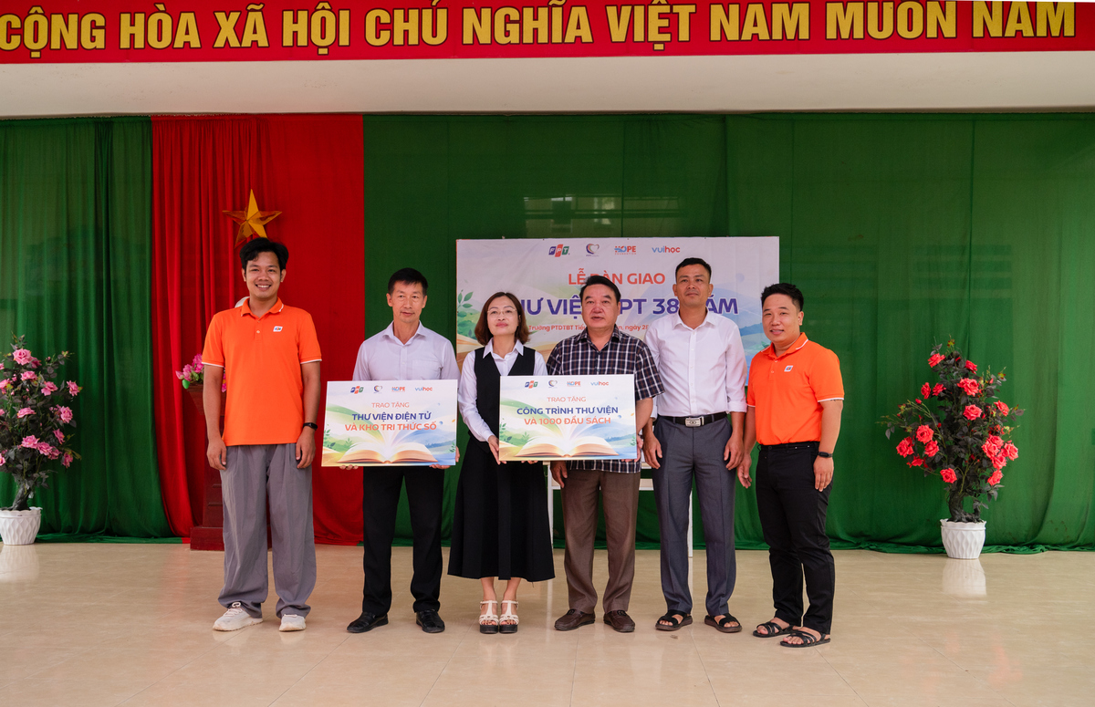 Thư viện số FPT mang tri thức đến học sinh vùng biên giới
