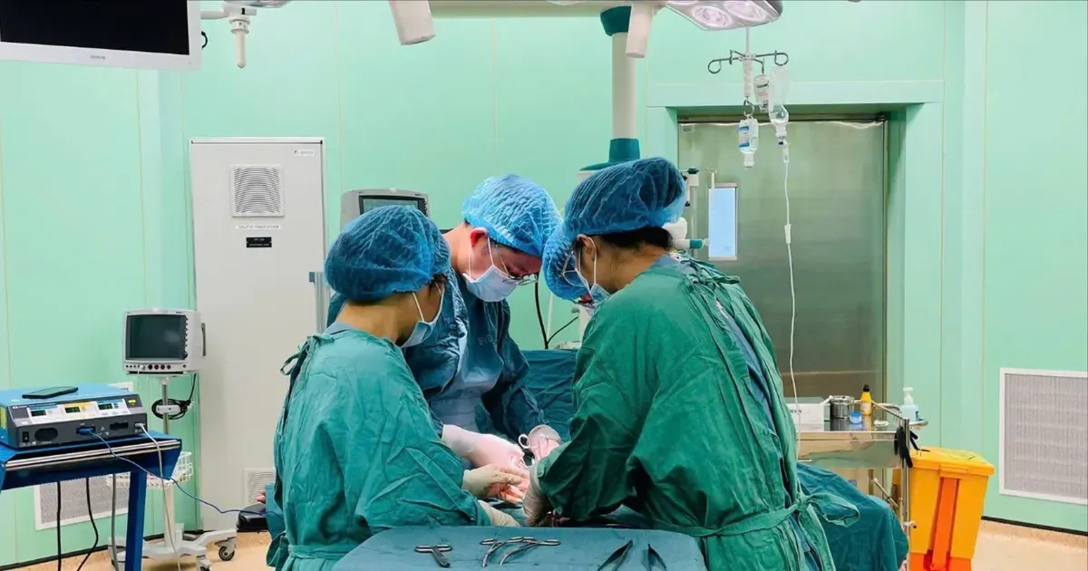 U xơ tử cung khổng lồ 4,5kg: Cái giá nguy hiểm của sự chần chừ
