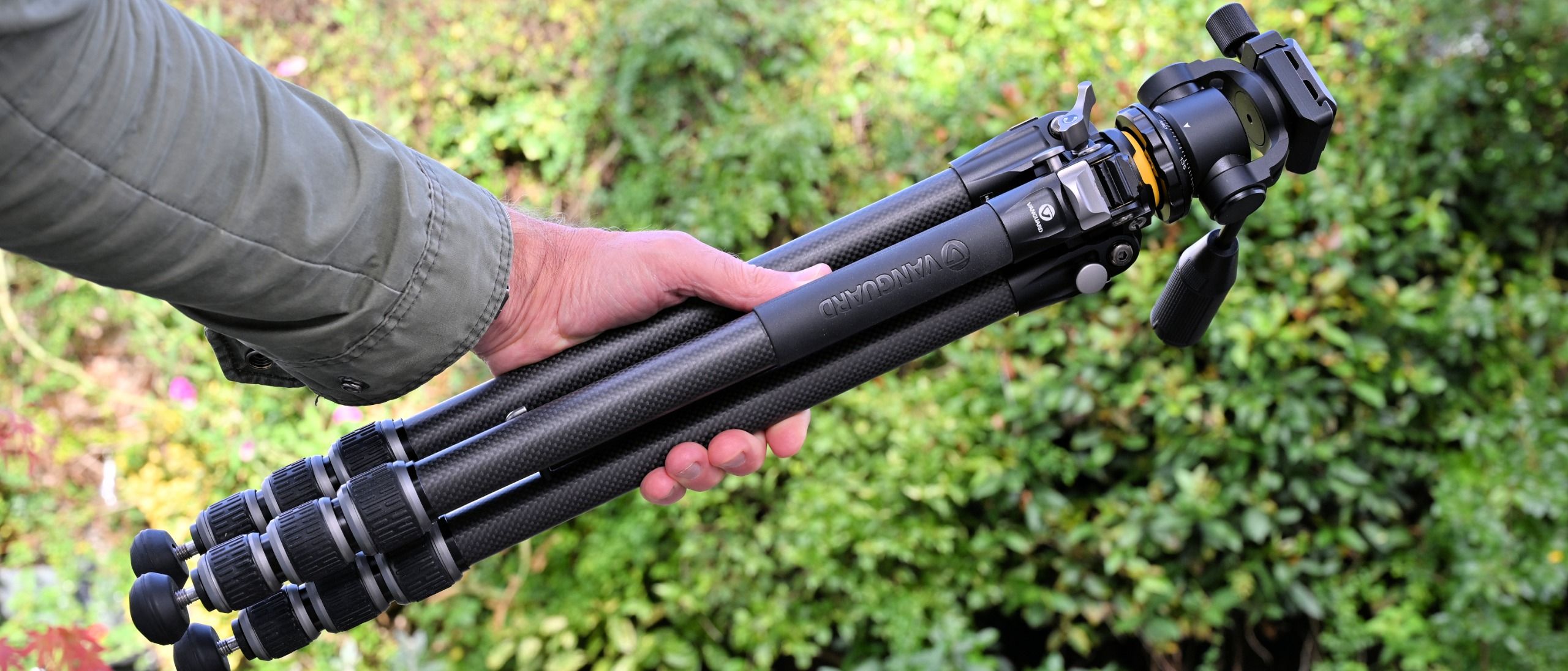 Ba Bộ Tripod Carbon Fiber Cao Cấp: Chọn Đúng Mới Đáng Tiền