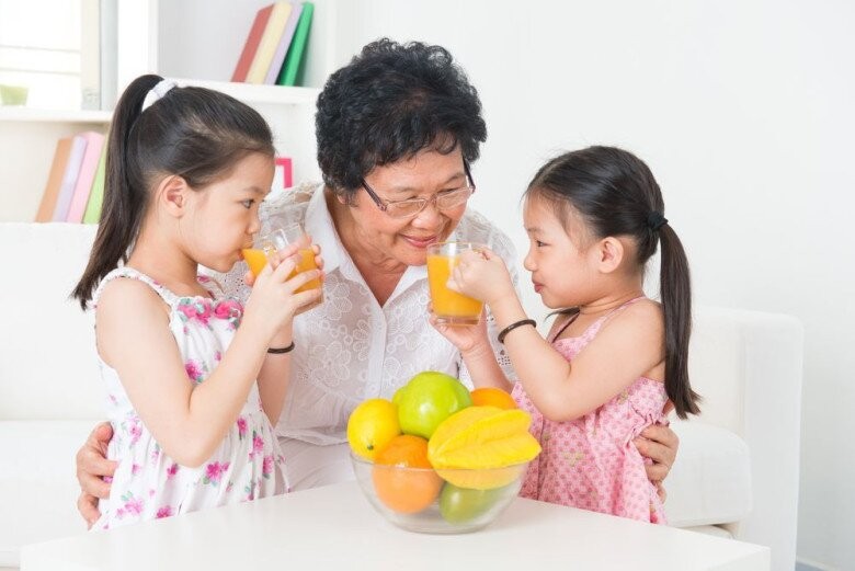 Cha mẹ về già nên buông bao nhiêu để vẫn sống tự chủ