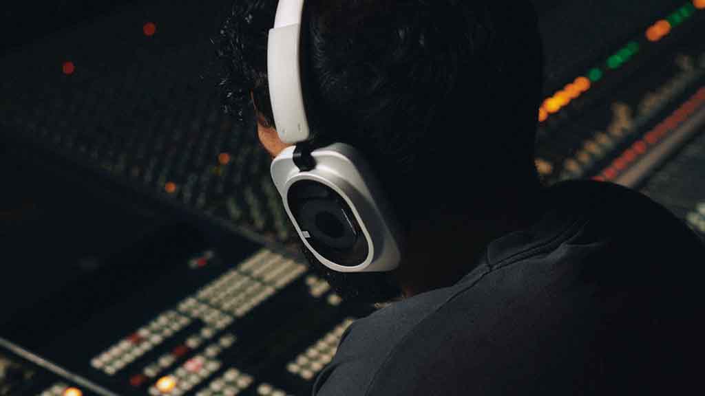 Nothing Headphone (1) Pro: tham vọng lấn sân phân khúc tai nghe cao cấp