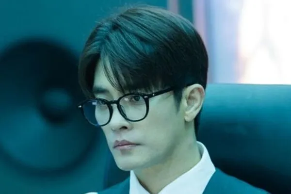 Sung-hoon trở lại màn ảnh với vai CEO tài phiệt lạnh lùng