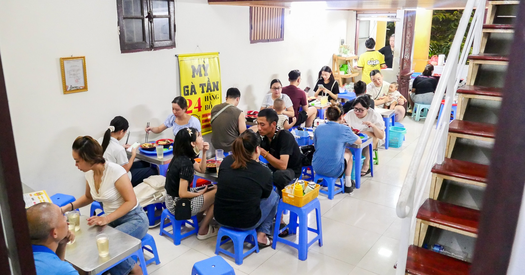 Những quán ăn núp trong ngách phố cổ: Khó tìm nhưng không vắng khách