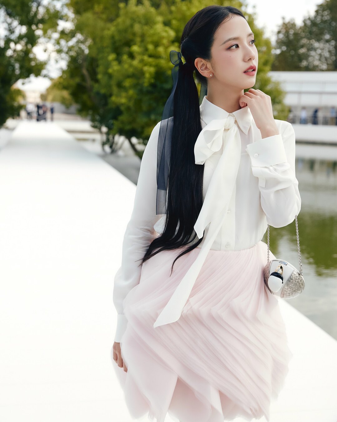 Jisoo Tỏa Sáng Tại Show Dior Xuân Hè: Quyền Lực Của Đại Sứ Toàn Cầu