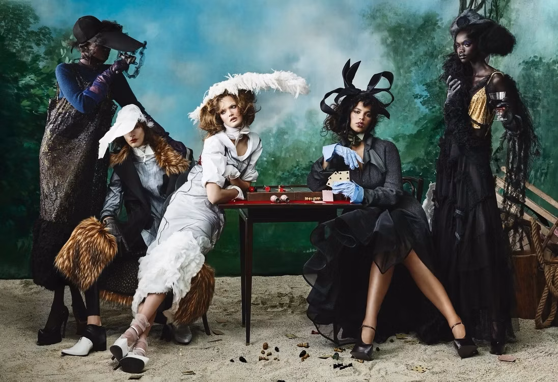 John Galliano biến kho lưu trữ Zara thành haute couture bền vững