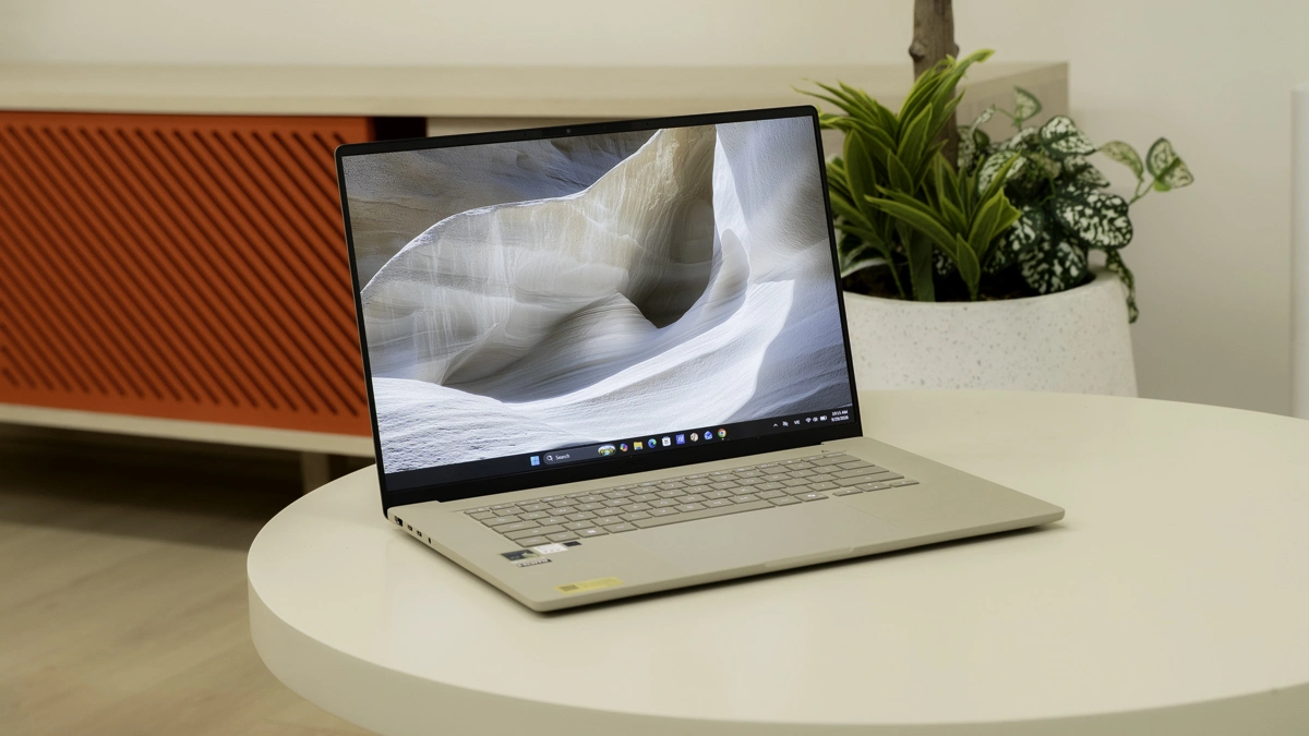So kè laptop siêu nhẹ OLED: ZenBook A16, Colorful Air 14 Ultra và LG Gram Pro 16