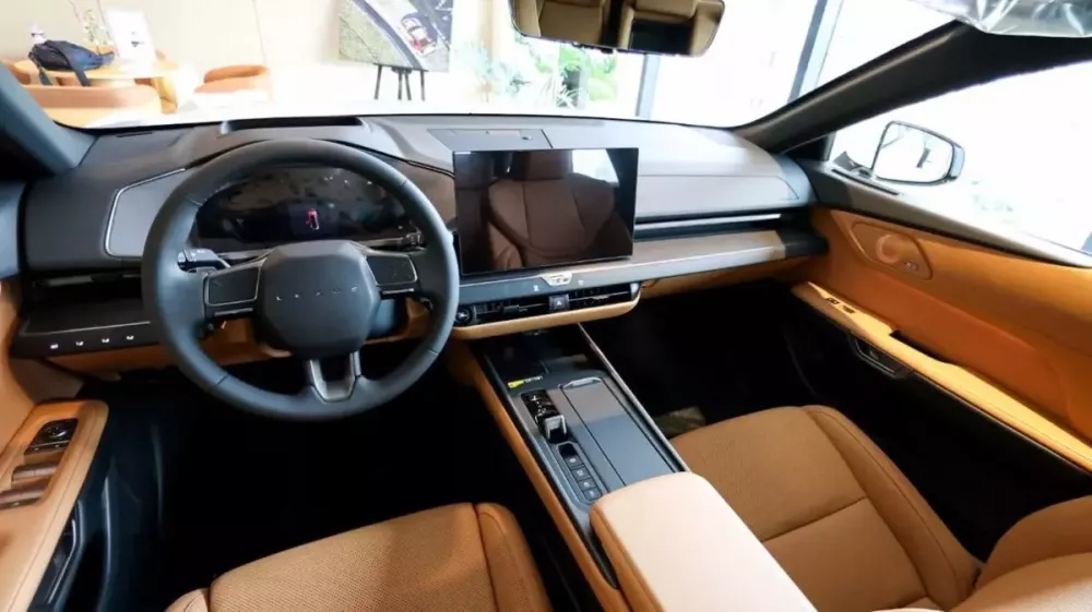 Lexus ES thế hệ mới ra mắt: sedan hybrid và thuần điện giá từ 2,36 tỷ đồng