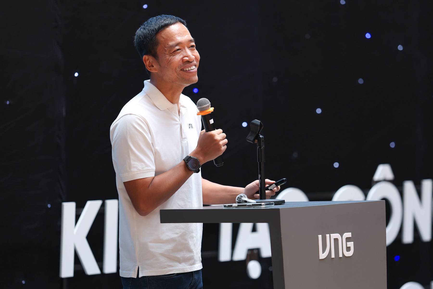 AI làm chúng ta giàu có hơn nhưng cũng cô đơn hơn?