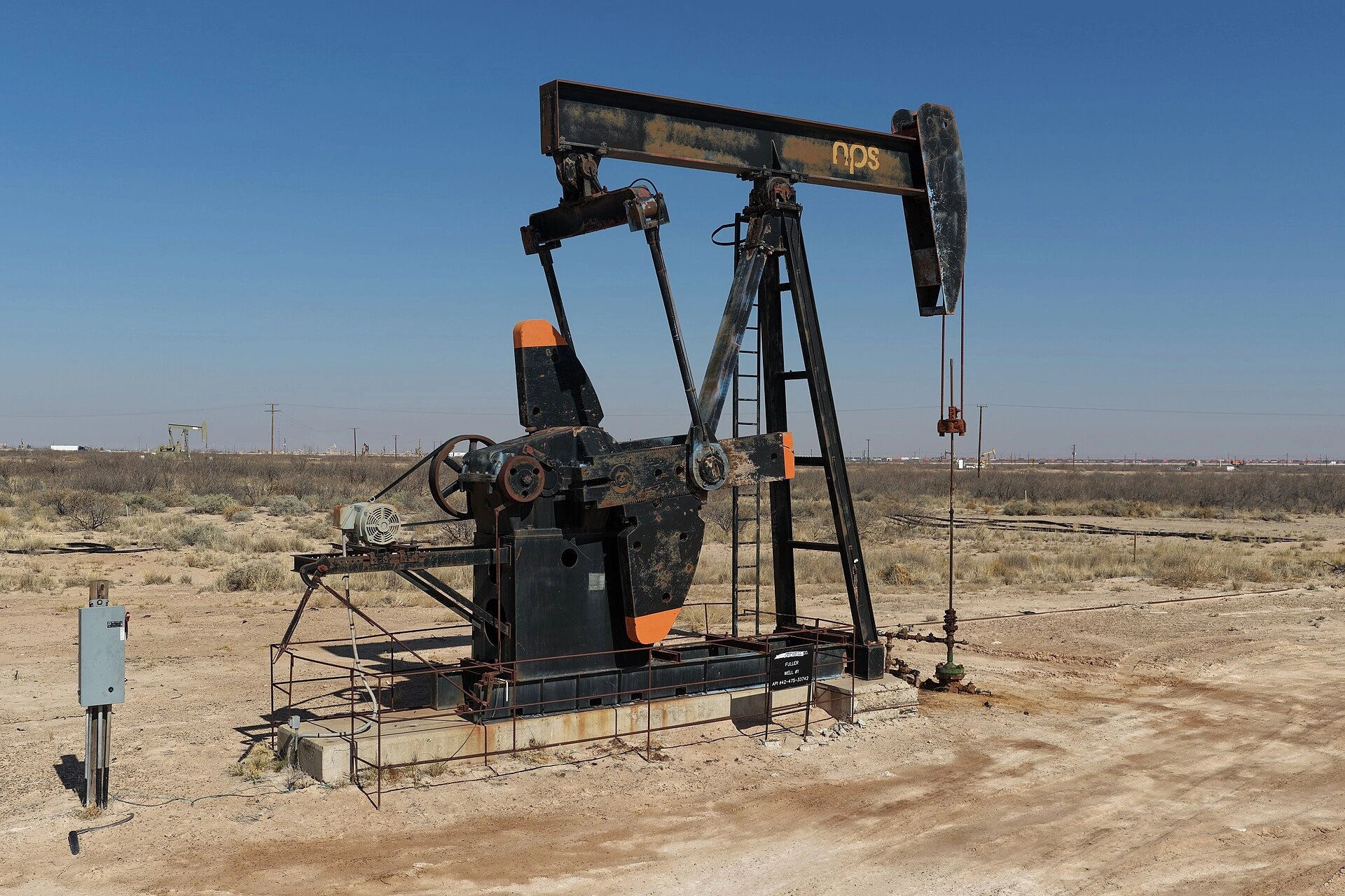 Căng thẳng Iran–Mỹ và rủi ro eo biển Hormuz thổi bùng giá dầu Brent