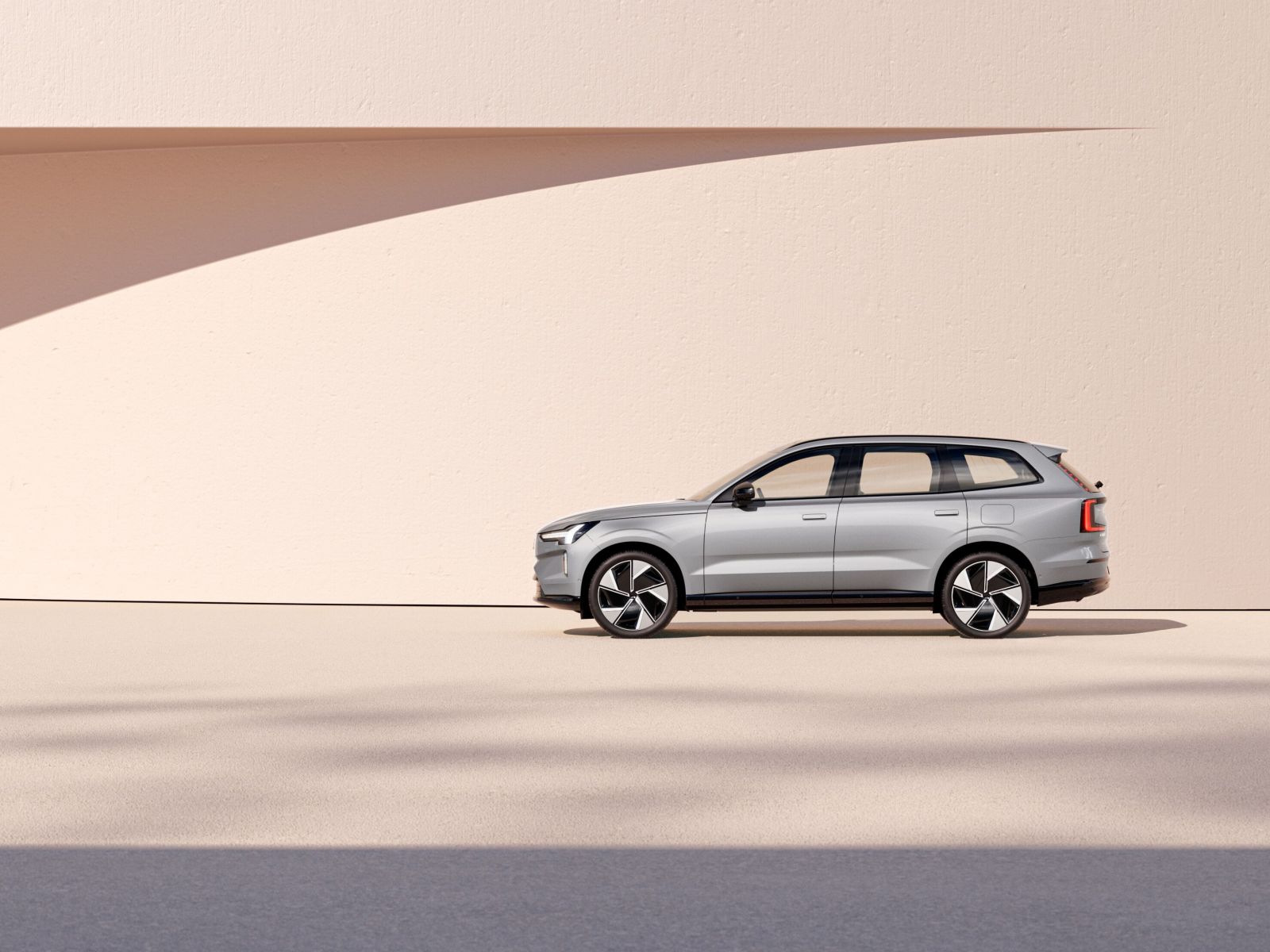 Volvo EX90 và ES90 mở đặt cọc: cú đề pa mới của xe điện sang