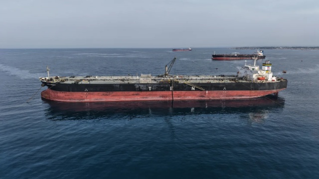 Căng thẳng Iran–Mỹ và rủi ro eo biển Hormuz thổi bùng giá dầu Brent