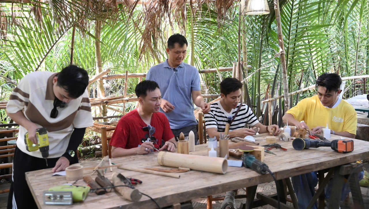 Những ông bố chế tác đồ chơi tre tặng con: Tình yêu hiện lên từ đôi tay