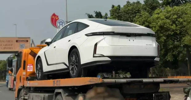 Lexus ES thế hệ mới ra mắt: sedan hybrid và thuần điện giá từ 2,36 tỷ đồng