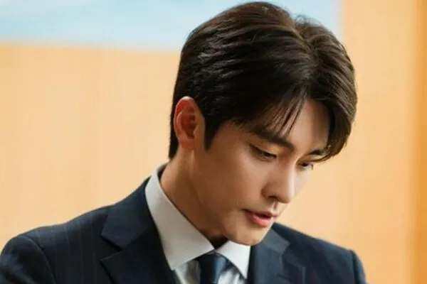 Sung-hoon trở lại màn ảnh với vai CEO tài phiệt lạnh lùng