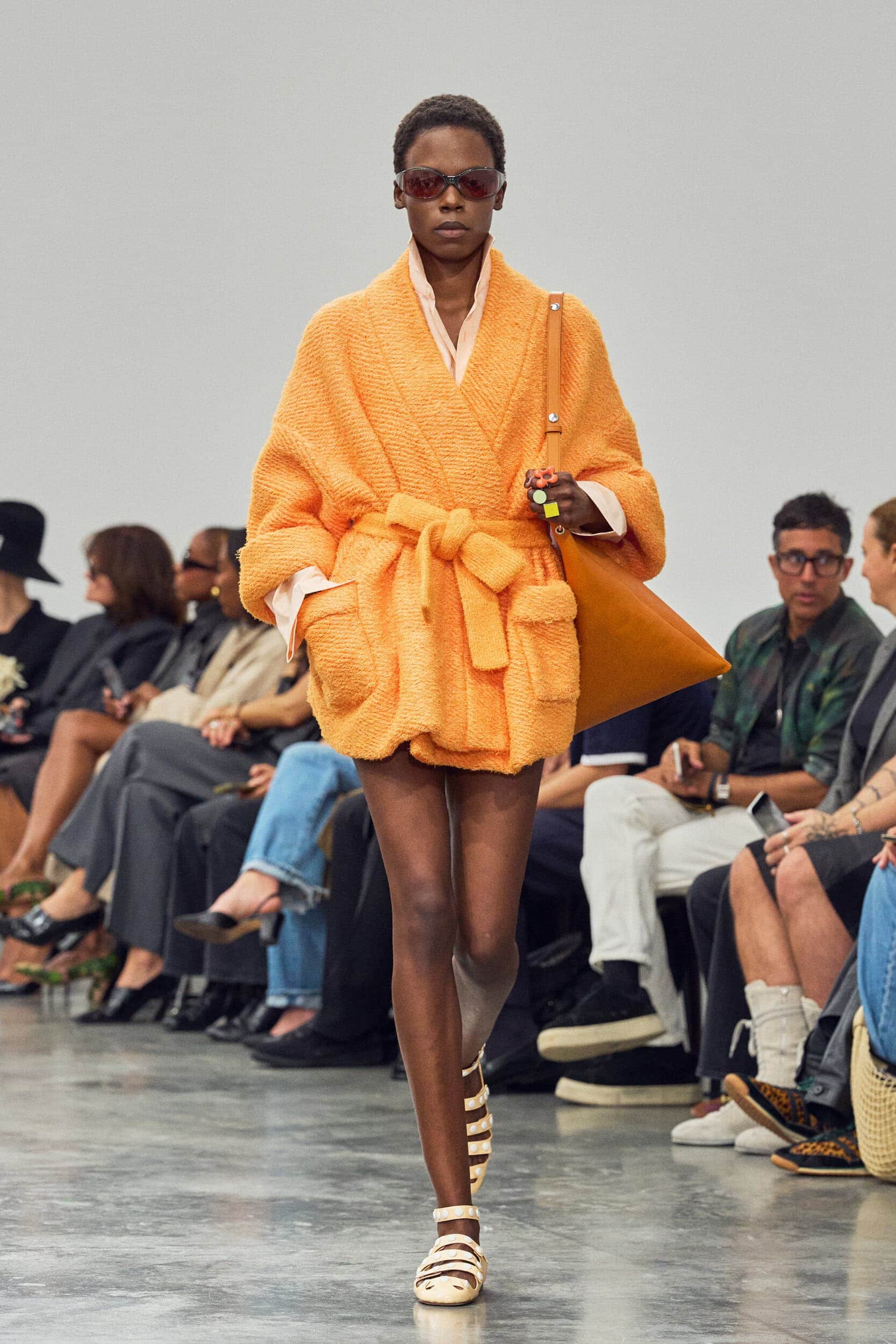 Tom Ford, Courrèges dan Chloé: Musim Spring yang Minimalis Namun Penuh Cerita