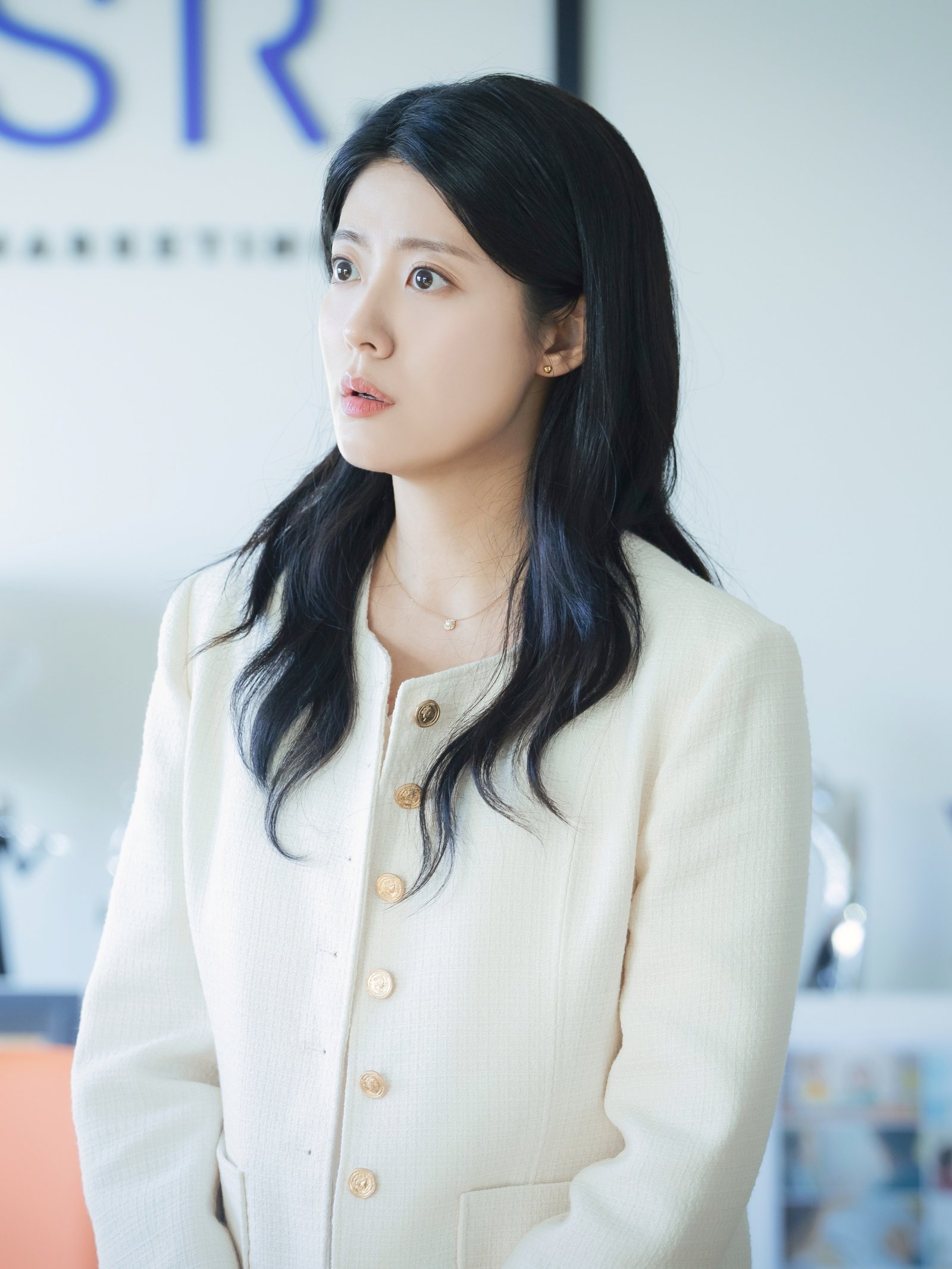 Nam Ji Hyun tái định nghĩa hình ảnh với ‘Make Me Tingle’