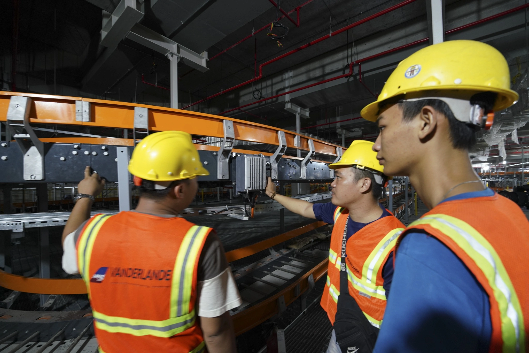 7.600 công nhân thi công xuyên đêm: sân bay Phú Quốc có kịp trước APEC?