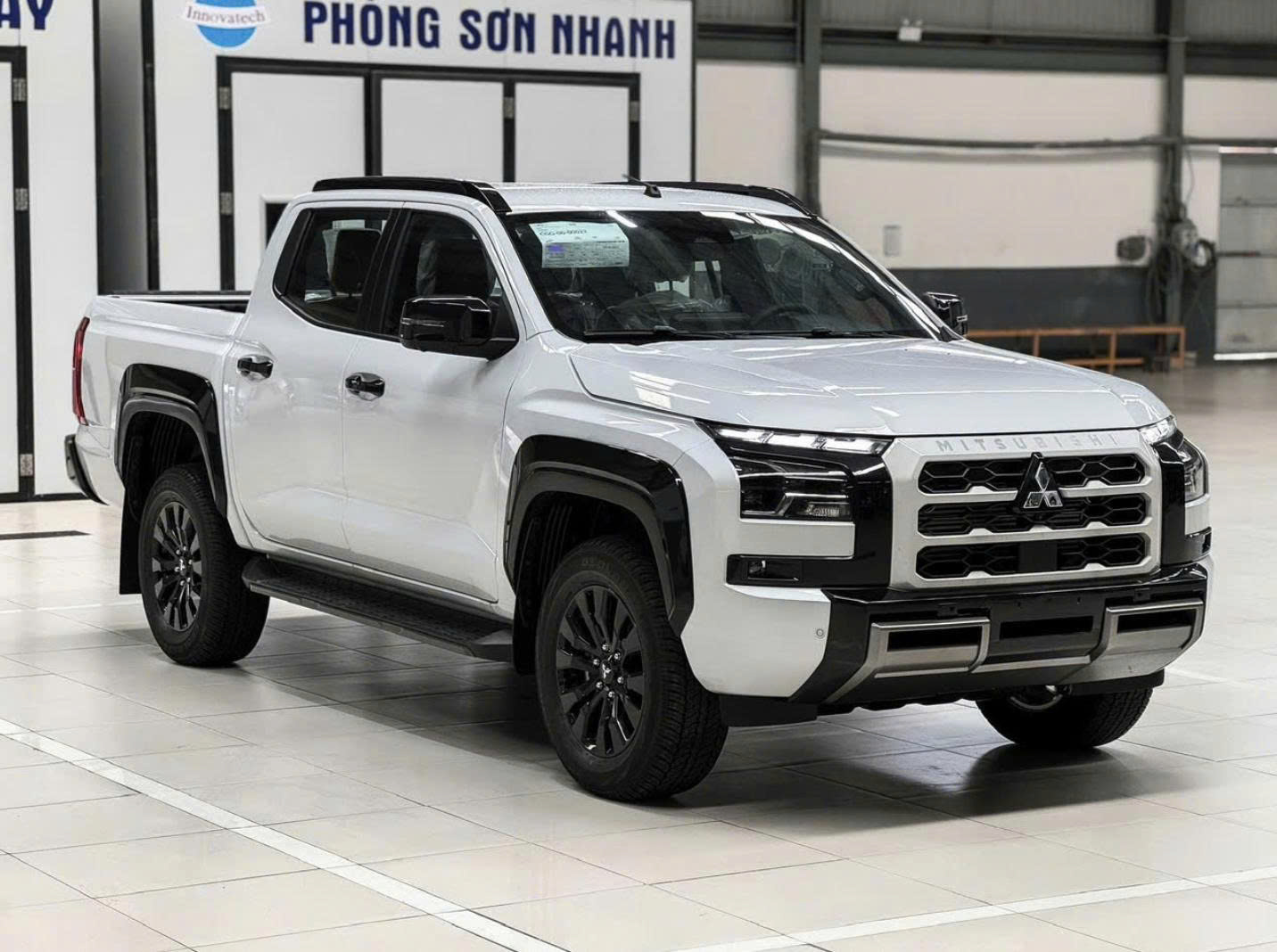 VinFast VF Wild REEV đối đầu Ford Ranger: nên chọn bán tải điện hay máy dầu?