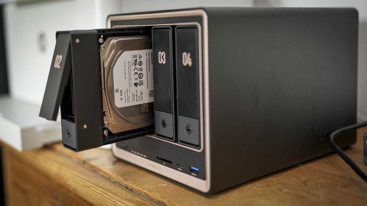 NAS 10GbE giảm giá: Ugreen DXP4800 GT có đáng mua?