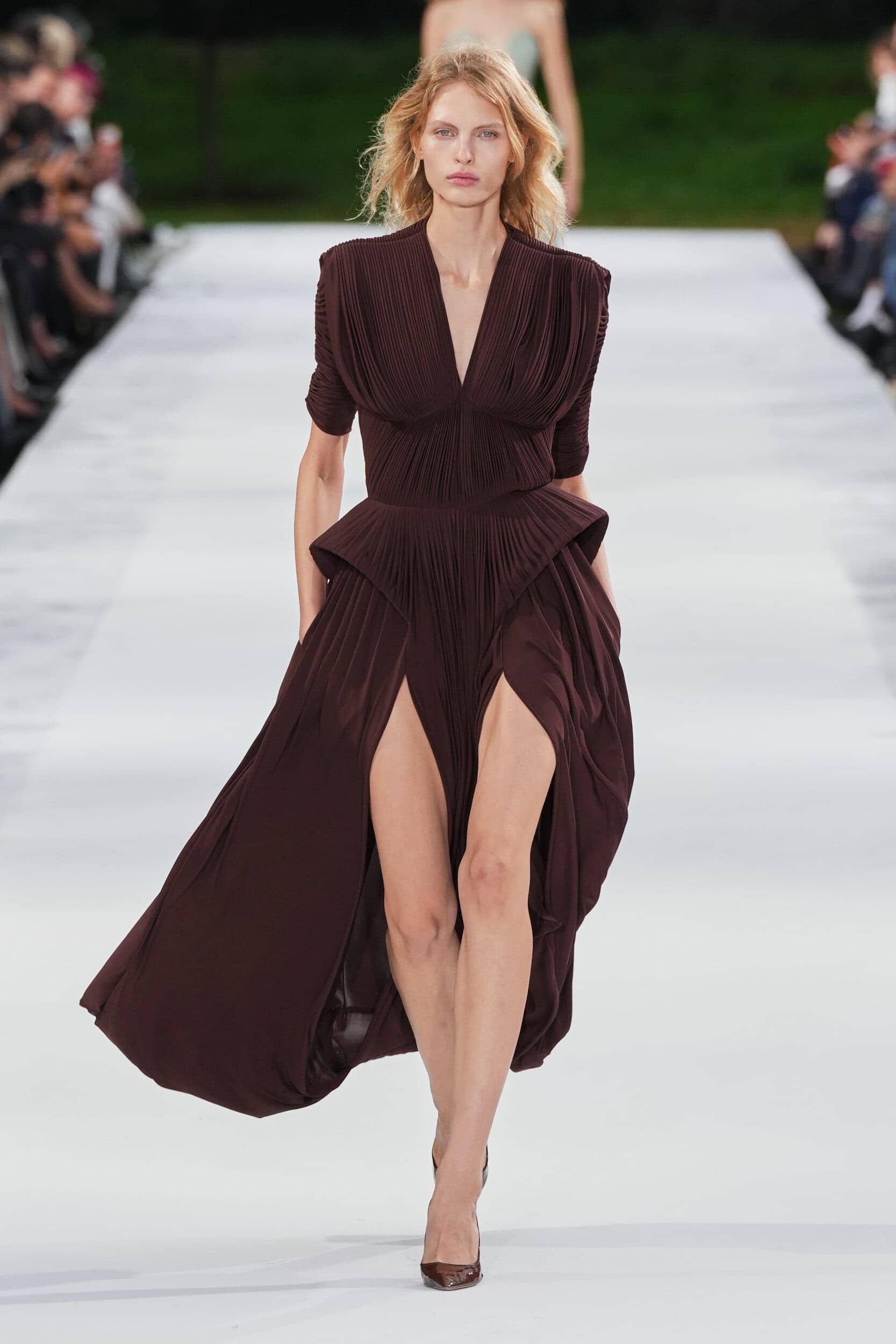 Tiga Visi Mewah Musim Semi: Stella McCartney, Dries Van Noten dan Hermès