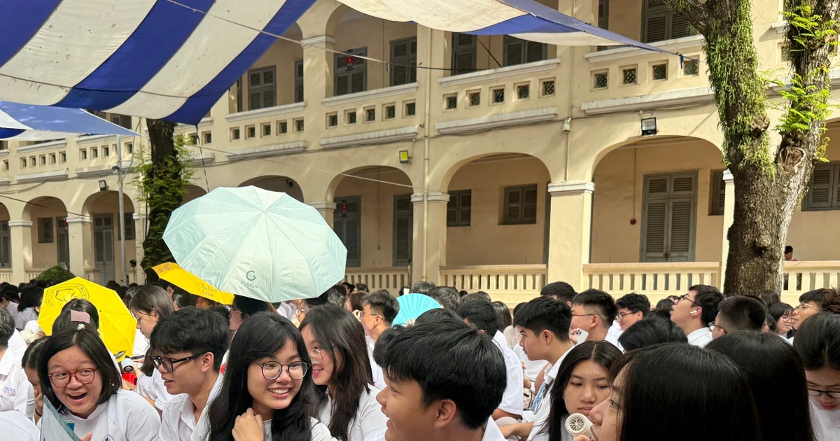 Cấm thu quỹ lớp: Gánh nặng giảm hay chỉ chuyển chỗ?