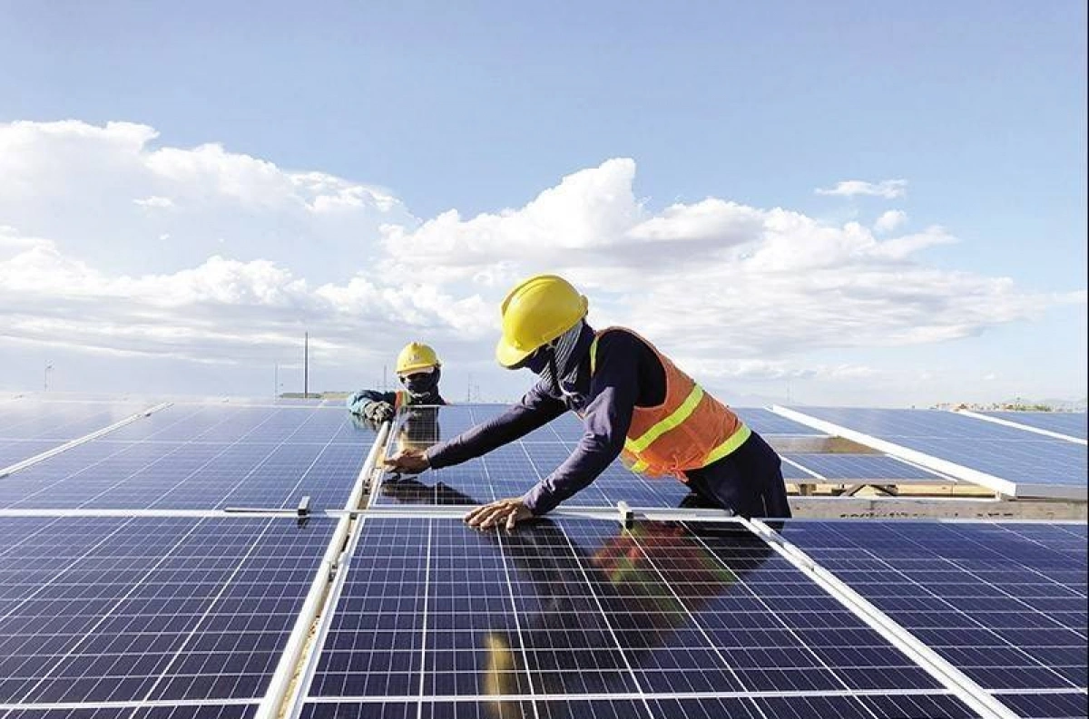 Điện mặt trời mái nhà như hạ tầng năng lượng phân tán mới