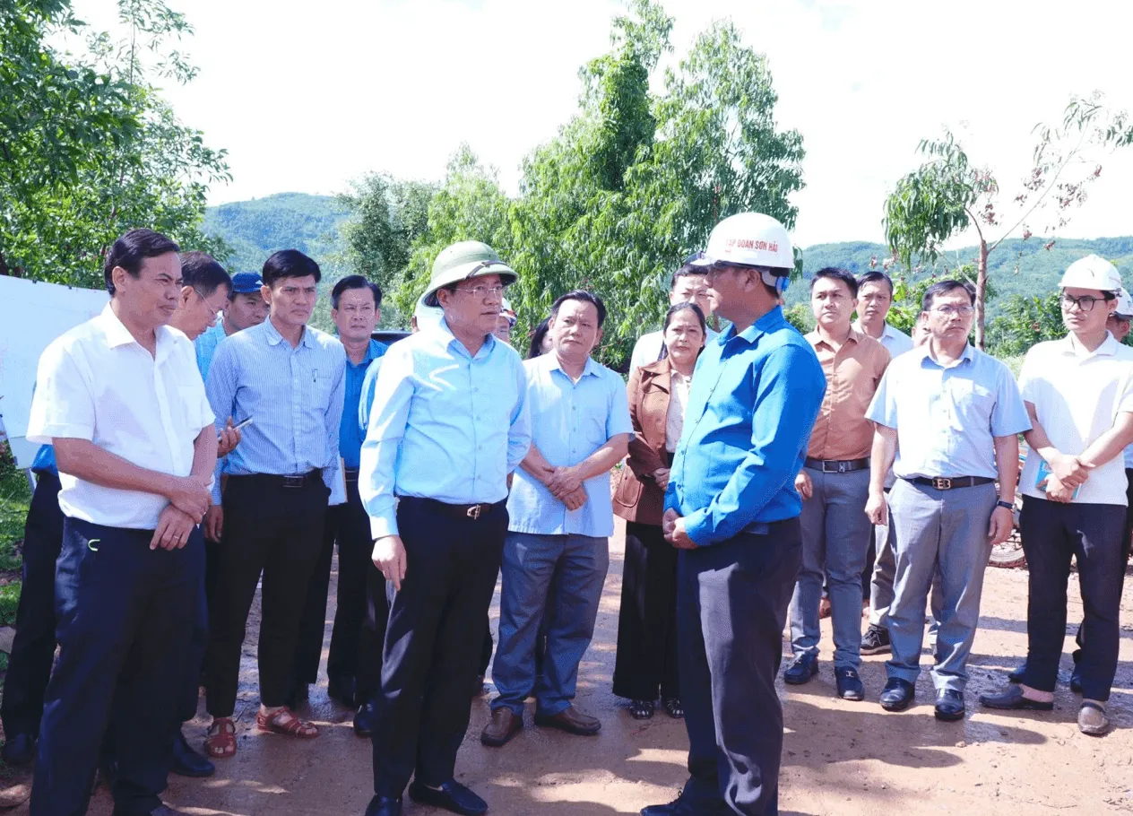 Hầm xuyên núi cấp đặc biệt trên cao tốc Quy Nhơn-Pleiku: Tăng tốc bằng mô hình 3 ca, 4 kíp