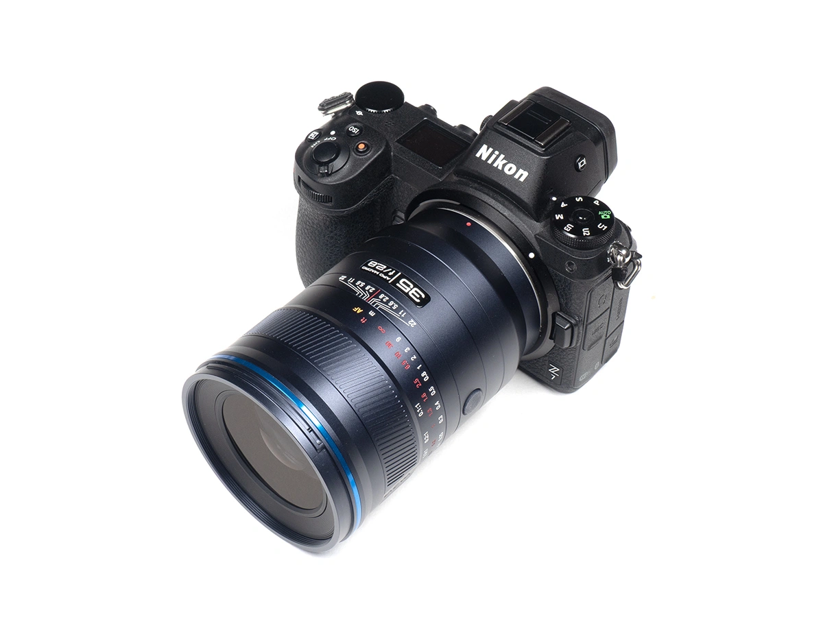 Laowa 35mm f/2.8 APO Macro vs Leica 100mm f/2.8: Chọn ống kính nào cho macro full-frame?