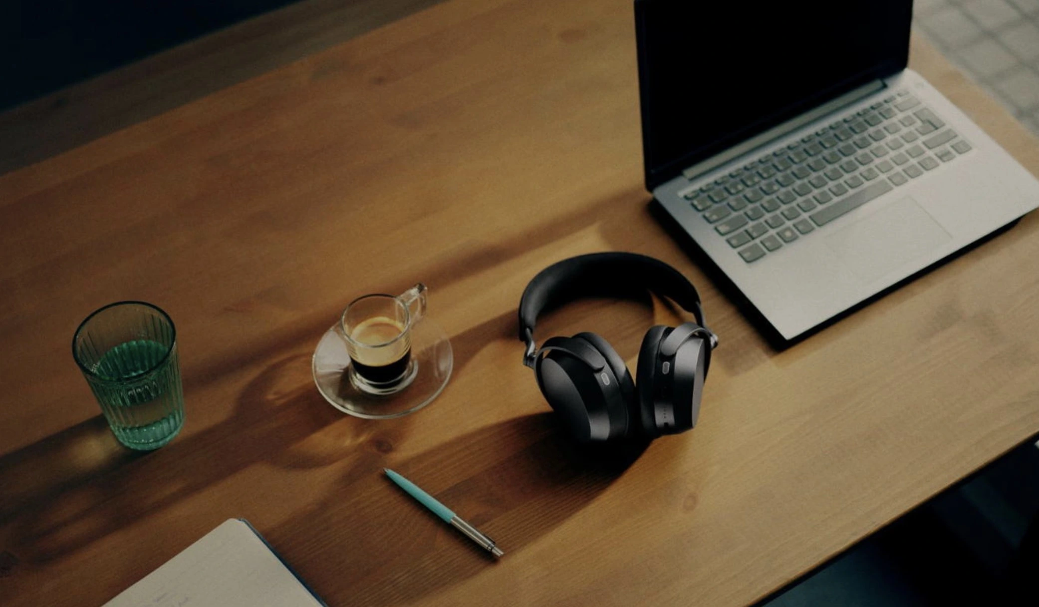 Sennheiser Momentum True Wireless 5: Pin khủng 57 giờ và pin thay thế có đáng tiền?
