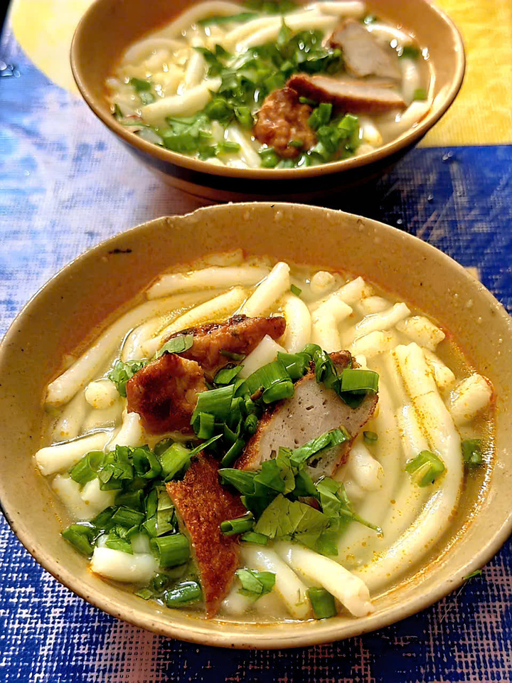 Tô bánh canh 8.000 đồng ở Nha Trang: bán lỗ để giữ ký ức