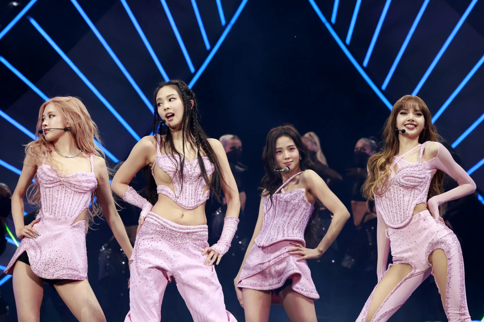 Bí quyết tập luyện của sao toàn cầu: từ Taylor Swift đến Blackpink và Ilona Maher