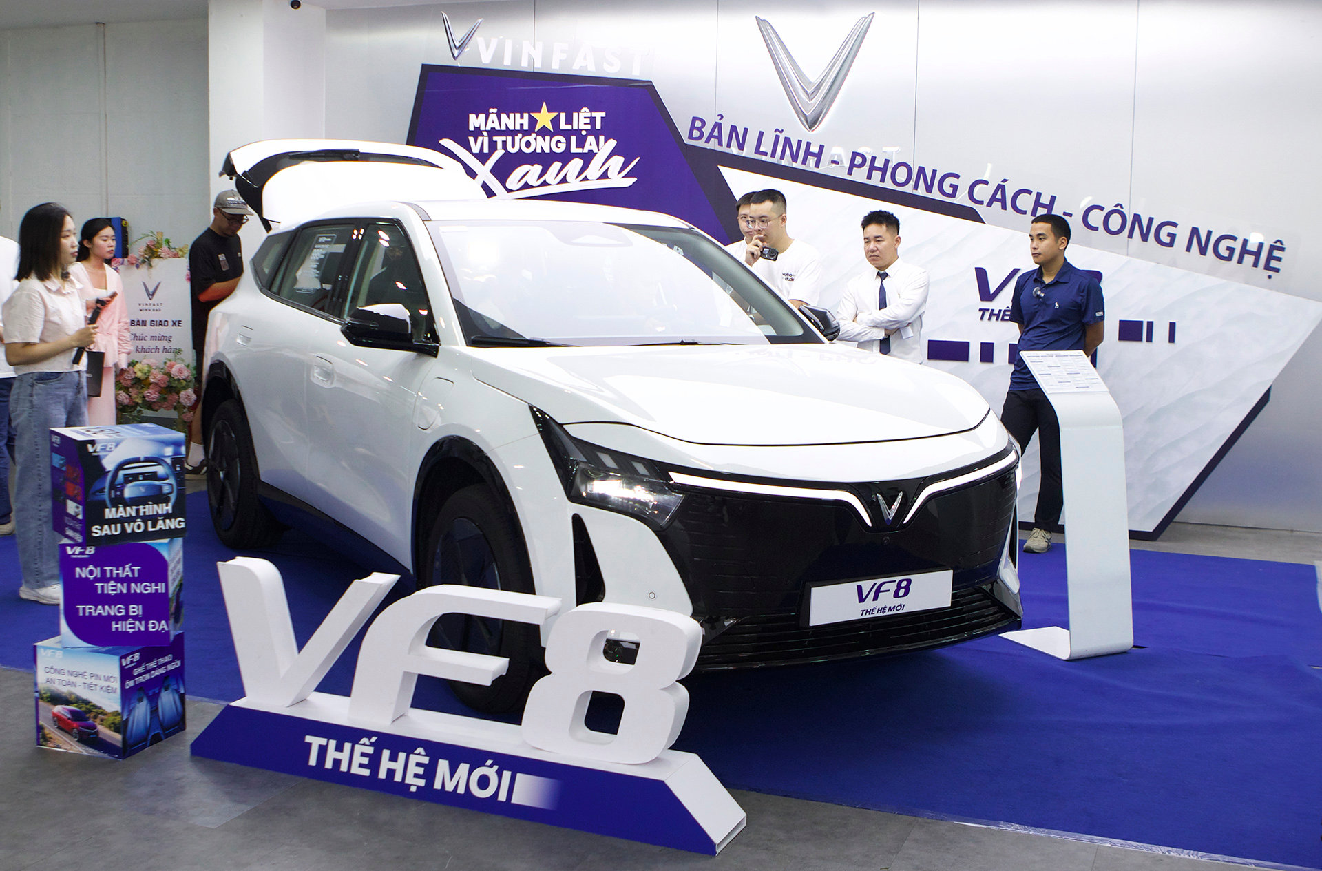 Ưu đãi 9% và miễn phí sạc: VinFast đang viết lại bài toán xe điện