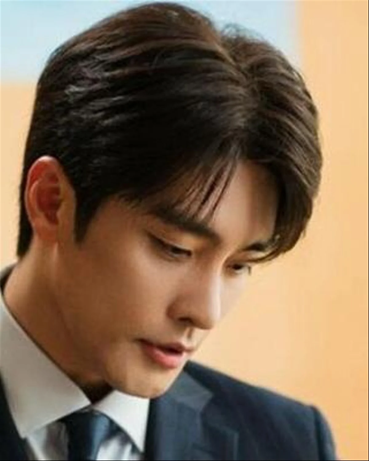 Sung-hoon trở lại màn ảnh với vai CEO tài phiệt lạnh lùng