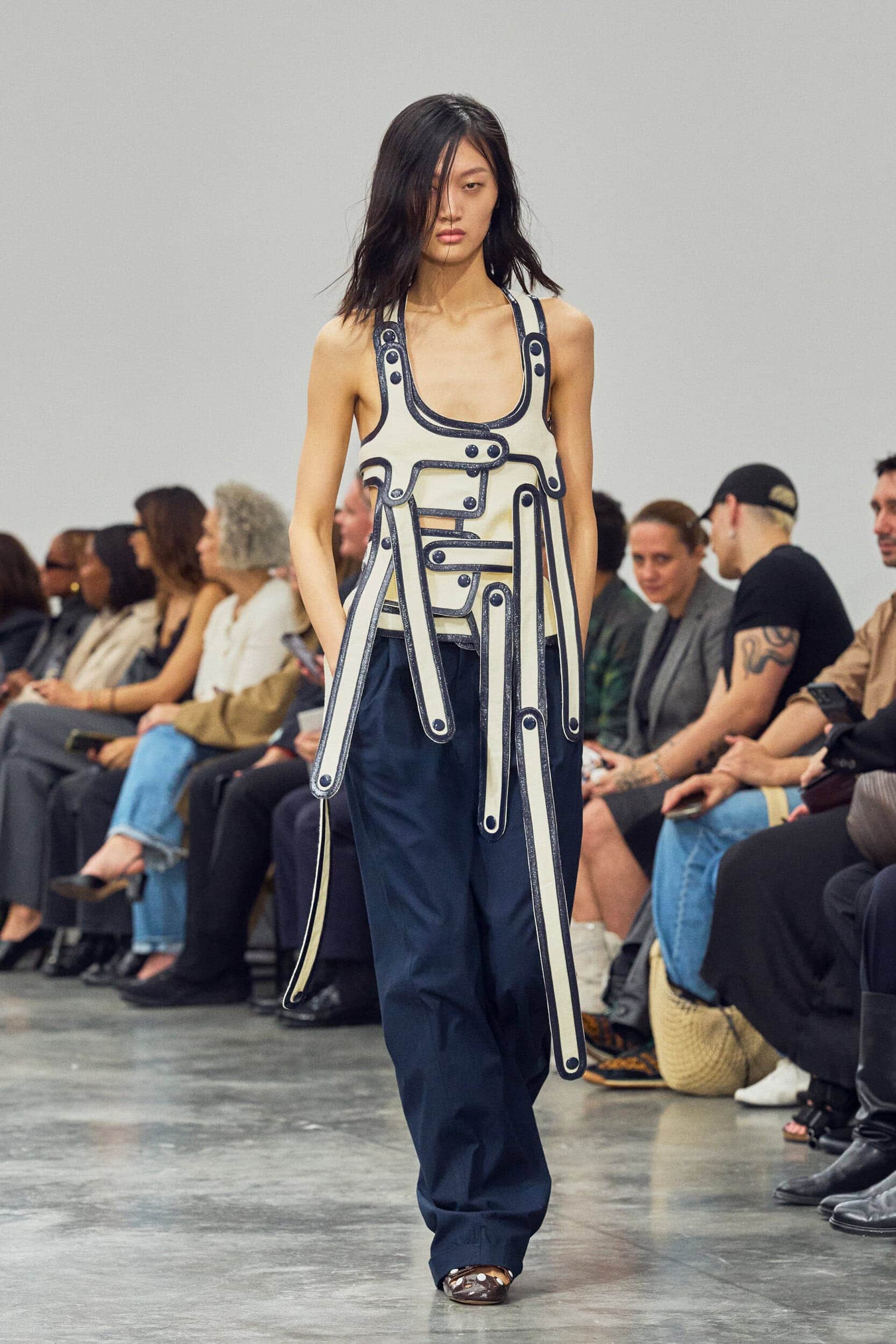 Courrèges, Chloé, Balenciaga, Khaite: Bốn lăng kính cho thời trang Xuân 2027
