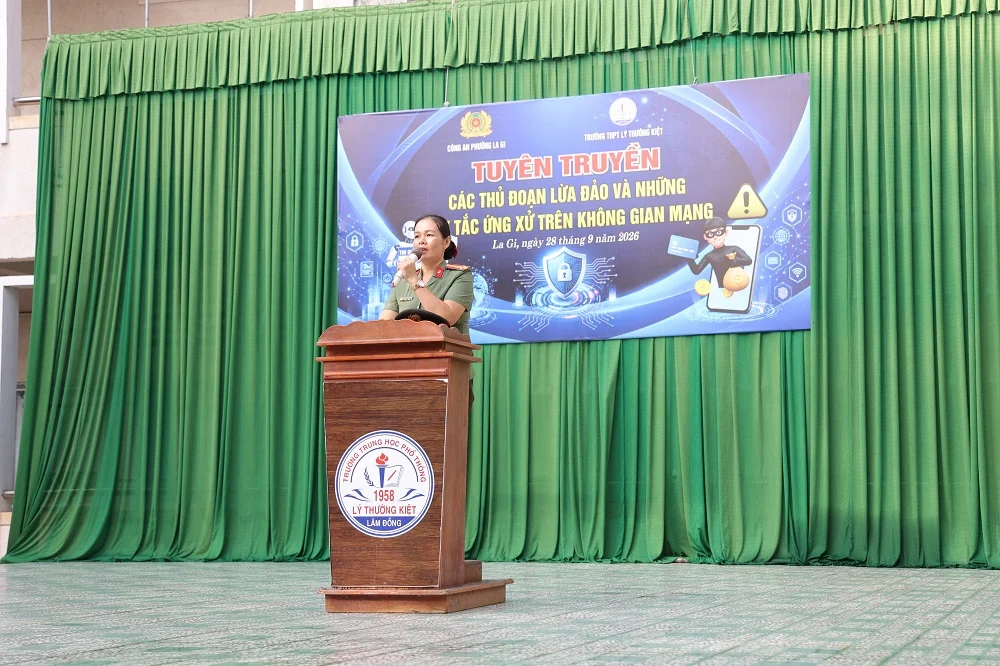Quy tắc ứng xử số: Lá chắn mới bảo vệ học sinh khỏi lừa đảo và bắt nạt trực tuyến