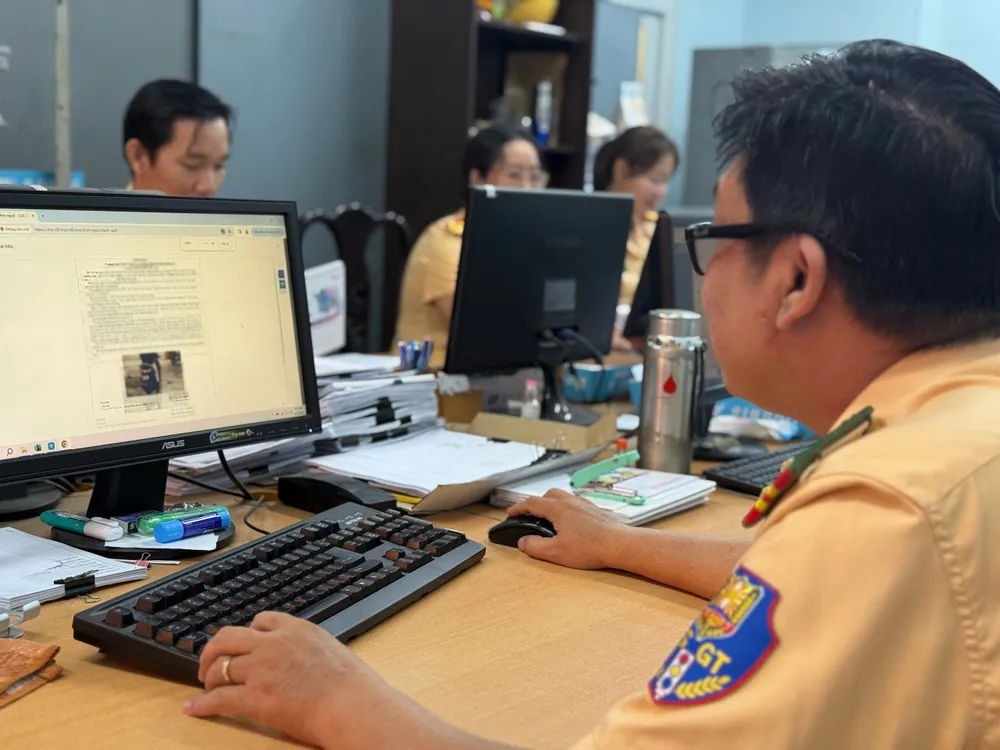 CSGT TP.HCM tăng cường phạt nguội xe máy: hiệu quả và tranh cãi