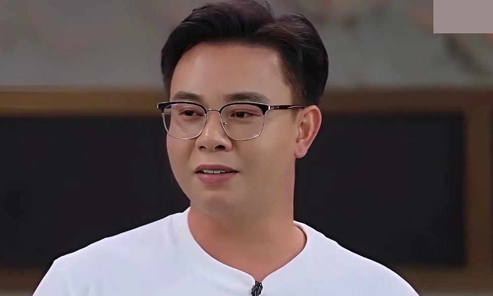 Từ nợ nần đến sống lại: hành trình phục hưng của ca sĩ Đông Hùng