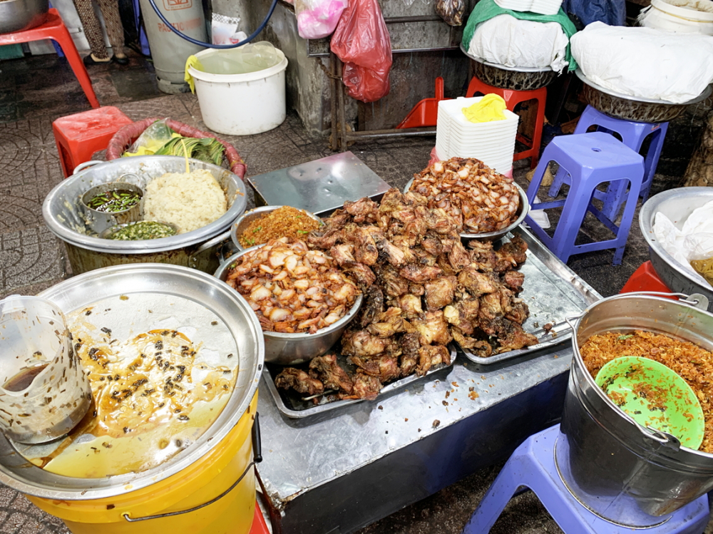 TP Hồ Chí Minh siết an toàn thực phẩm quán ăn đường phố: Điều gì đang thay đổi?