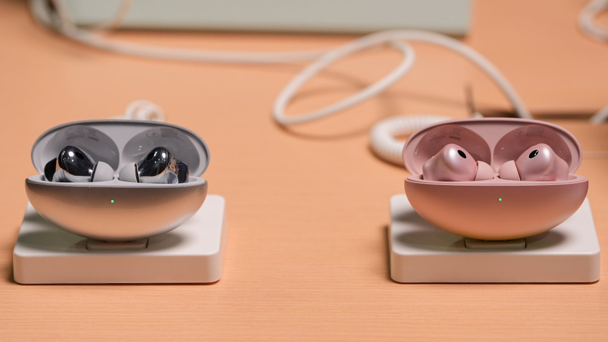 Sennheiser MOMENTUM True Wireless 5 và Huawei FreeBuds Neo: chọn tai nghe nào xứng đáng đầu tư?