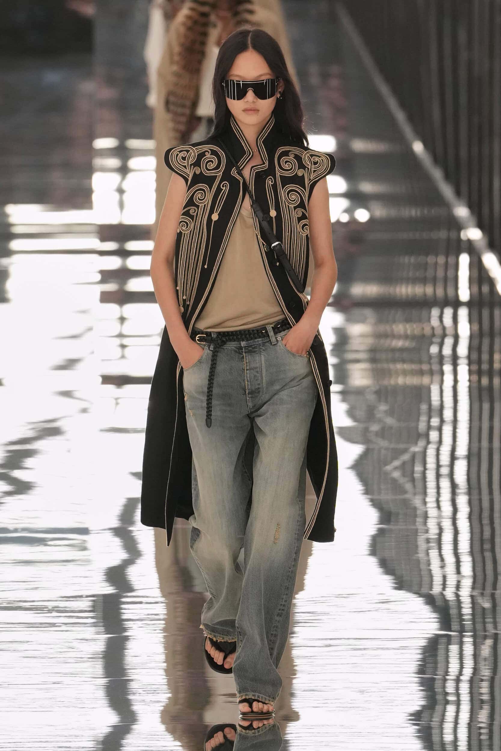 Ruohan và Fendi: Hai cách kể tương lai thời trang